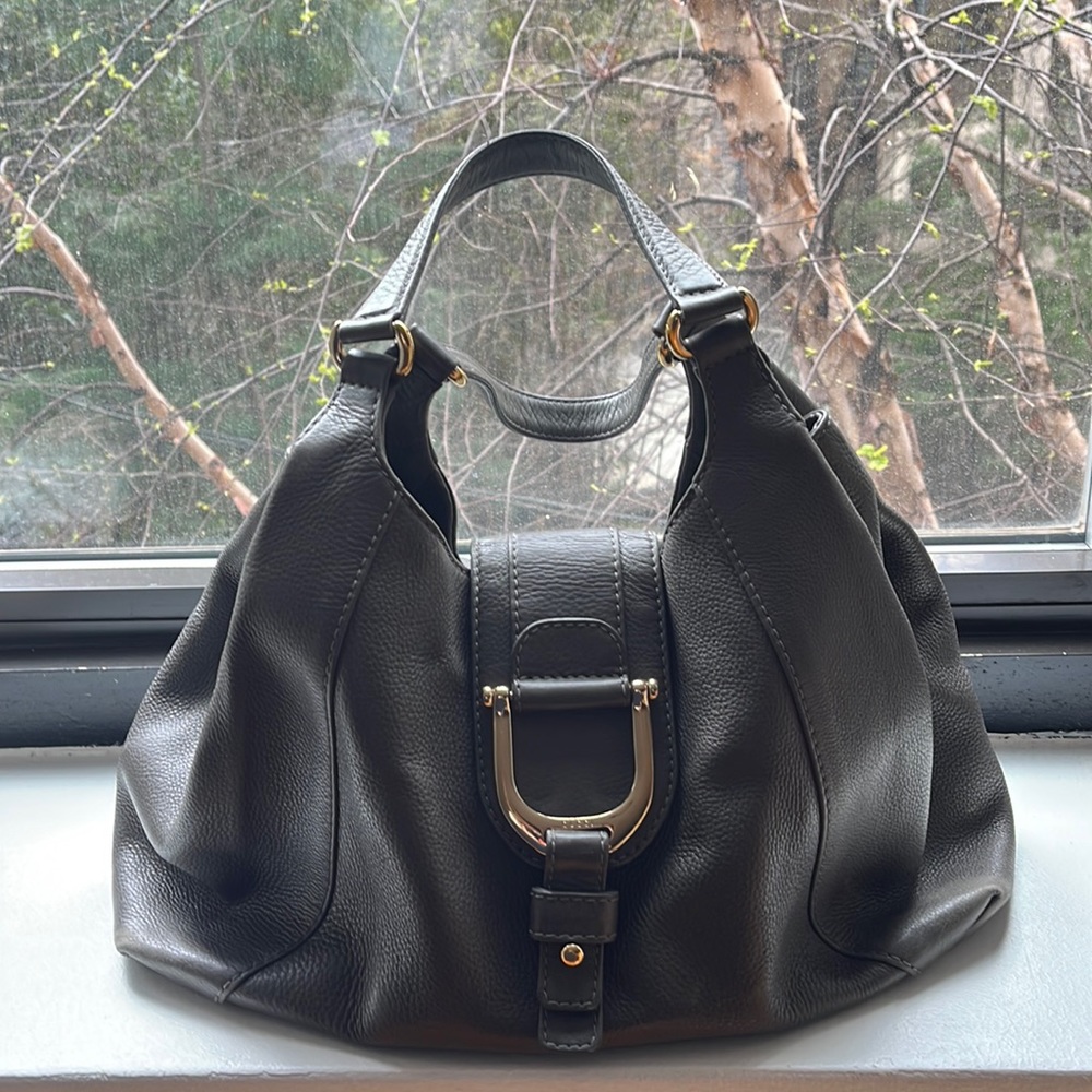 Gray Gucci leather shoulder bag with gold hardware